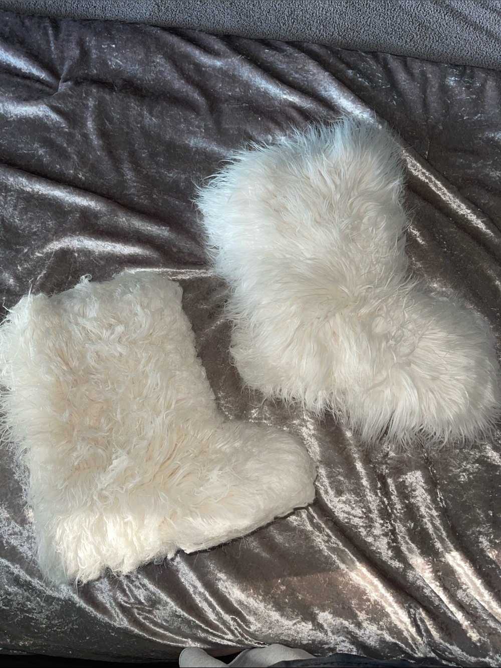 POTTERY BARN TEEN  FAUX FUR BOOTIES.